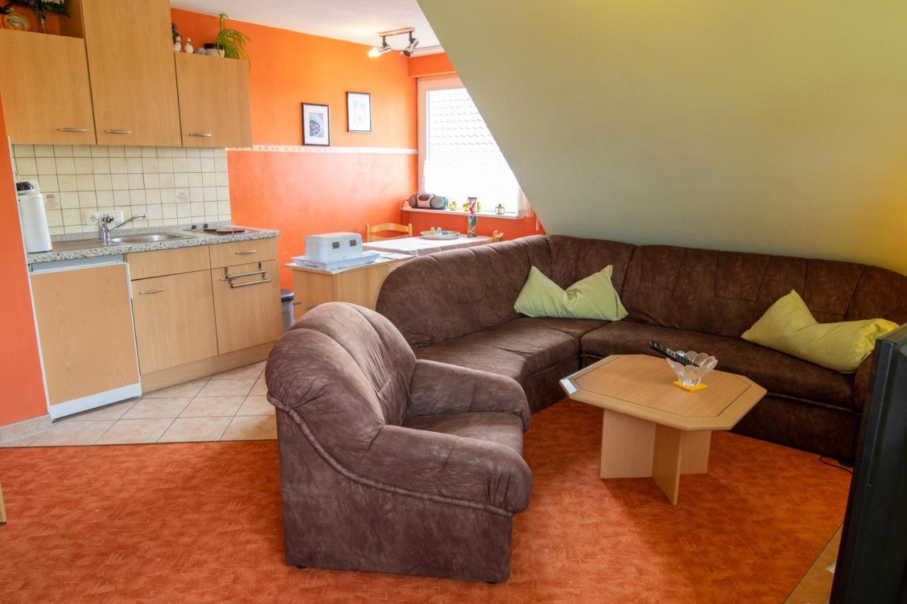Urlaubs-Appartement Am Dorfrand Wieck Exterior foto