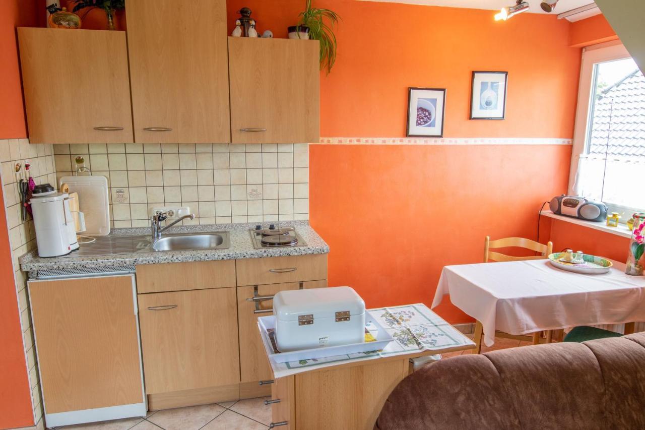 Urlaubs-Appartement Am Dorfrand Wieck Exterior foto