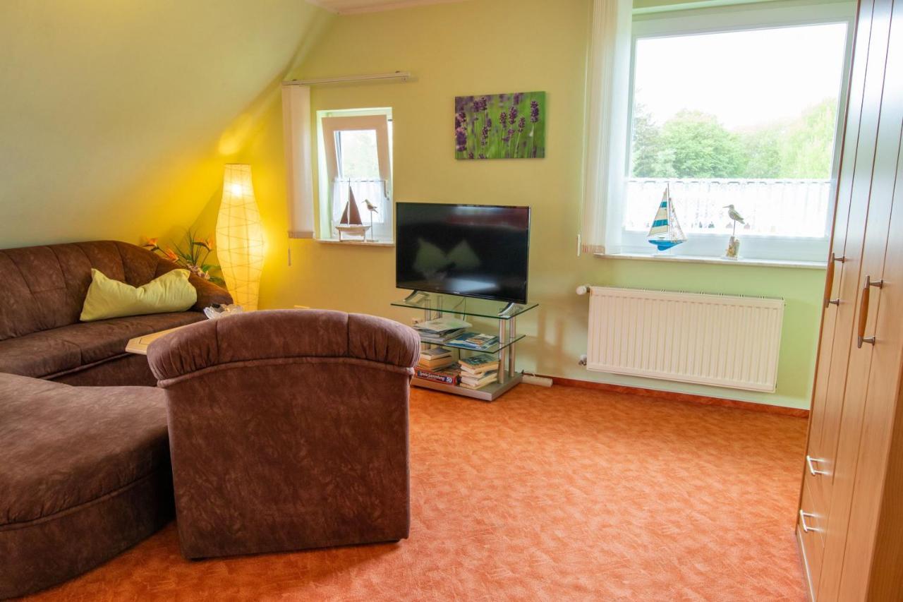 Urlaubs-Appartement Am Dorfrand Wieck Exterior foto